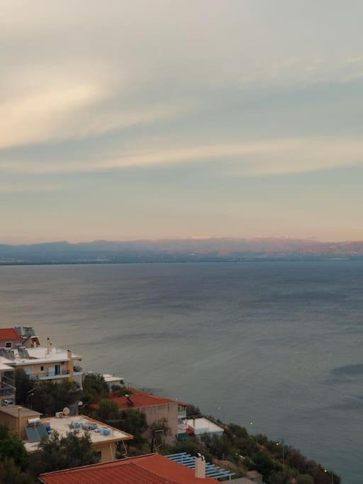 Simply Meraki Gytheian Apt With Panoramic Sea View غيتيو المظهر الخارجي الصورة