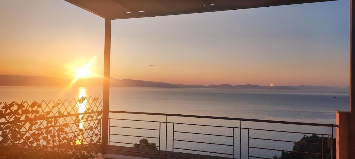 Simply Meraki Gytheian Apt With Panoramic Sea View غيتيو المظهر الخارجي الصورة